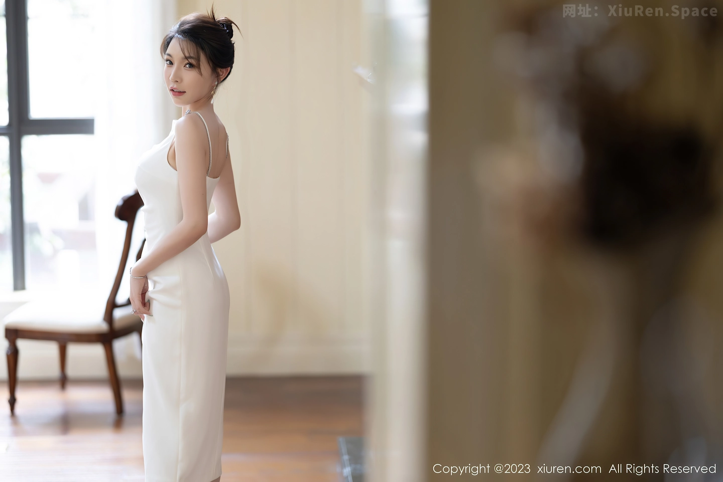 图片[3]-[XiuRen秀人网]VOL.7155 模特徐莉芝Booty白色吊带裙+白色蕾丝薄纱秀惹火身材诱惑写真90P-秀人网官方网站